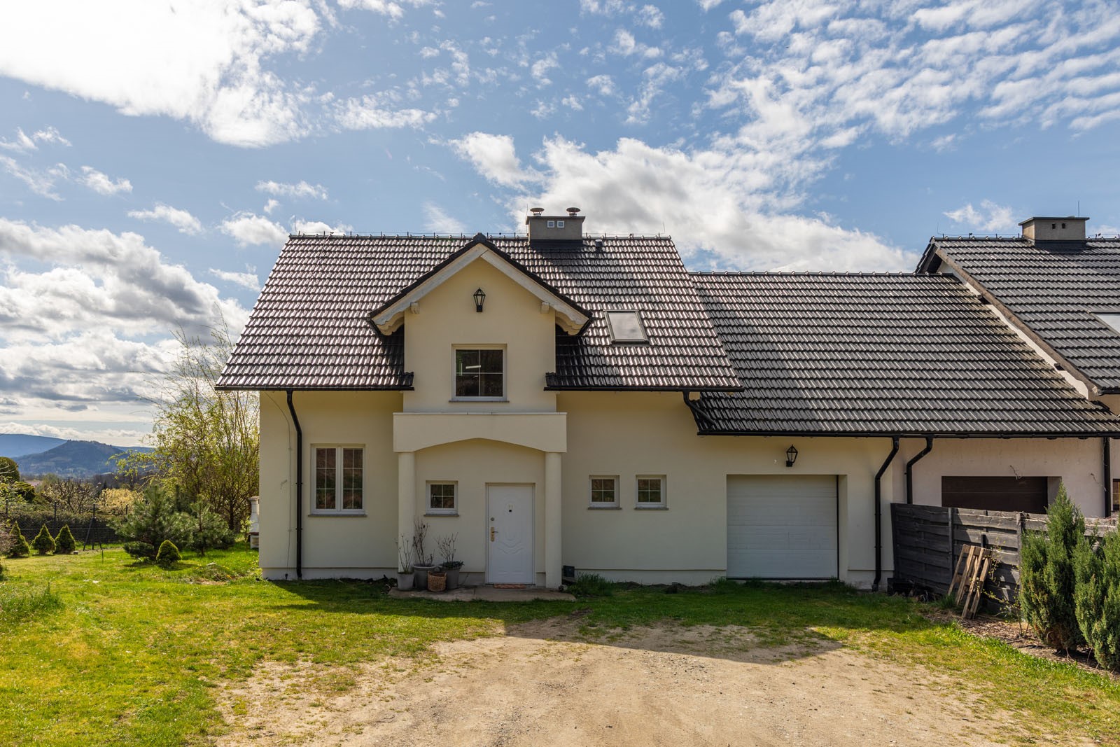 Komarno, Janowice Wielkie | Lewy segment zabudowy bliźniaczej | 150m2 | Przepiękny widok na pasmo Karkonoszy |